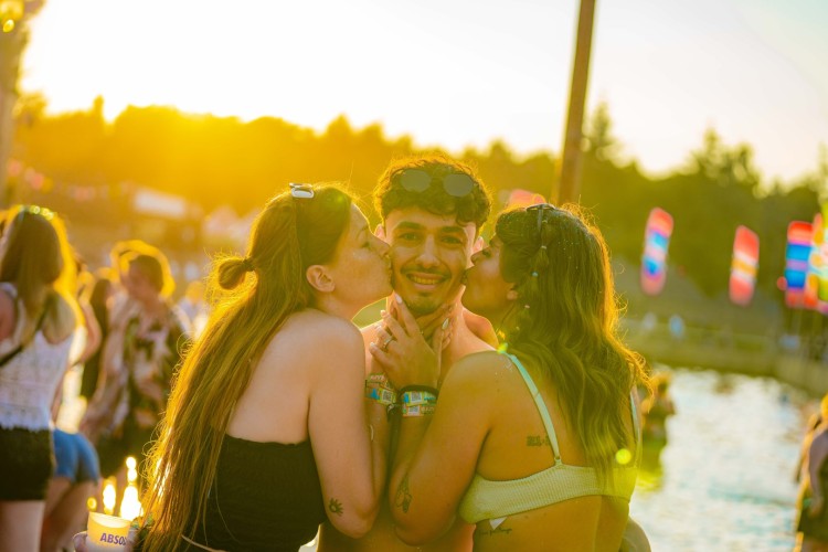 Sunrise Festival 2023 | De zomer = van ons! 🍹⛱