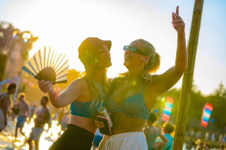 Sunrise Festival 2023 | De zomer = van ons! 🍹⛱