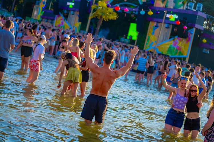 Sunrise Festival 2023 | De zomer = van ons! 🍹⛱