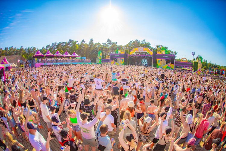 Sunrise Festival 2023 | De zomer = van ons! 🍹⛱