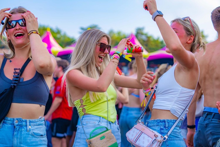 Sunrise Festival 2023 | Een knallende start = het halve werk! 🥳